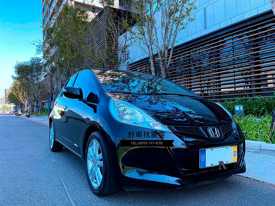 Honda Fit: Компактный хетчбэк с большими возможностями