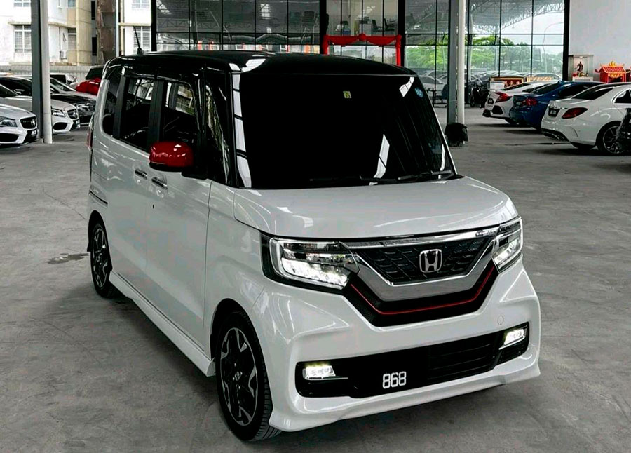 Honda N-BOX: Компактный городской автомобиль с большим сердцем