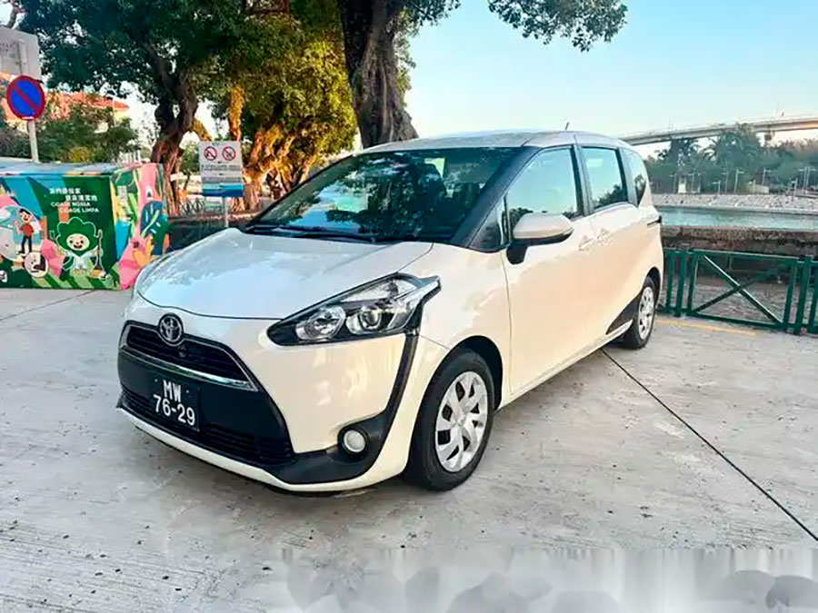 Toyota Sienta: Компактный минивэн с безграничными возможностями