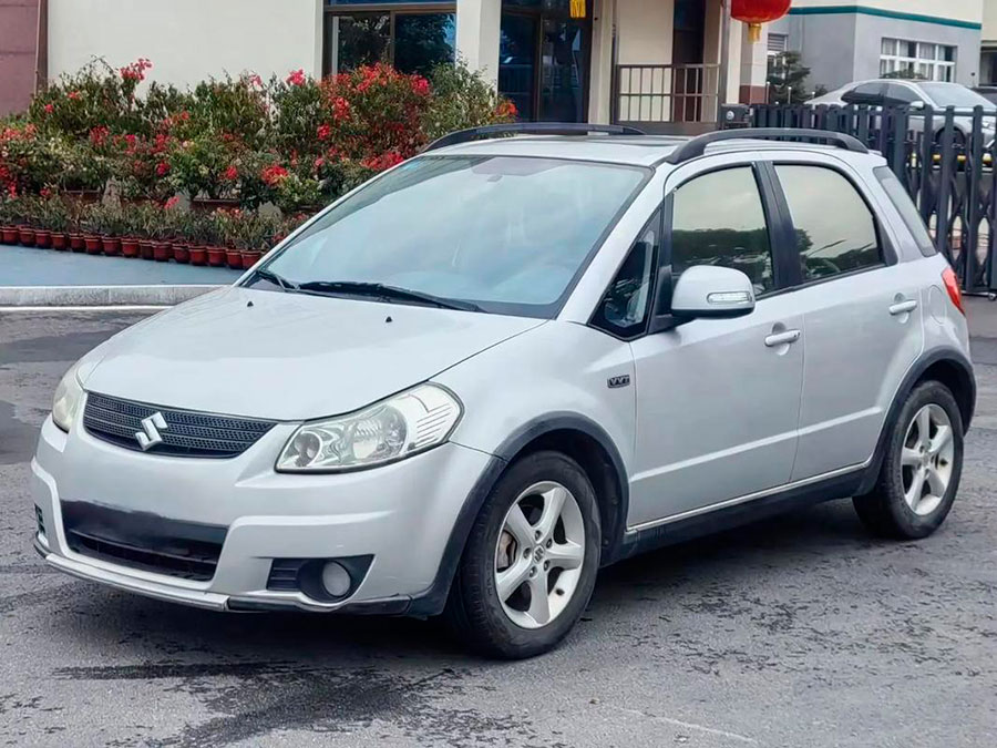 Suzuki SX4/S-Cross: Компактный городской кроссовер, заполнивший нишу между хэтчбеком и минивэном, выпускавшийся семнадцать лет